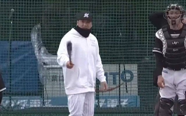 ロッテの「来季の4番決まった」　“豪快柵越え”に困惑広がる「なんで隠してた」