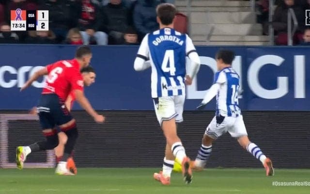 久保建英、“一刺し”で相手守備を崩壊「うっま」絶妙タッチの左足アウトサイドパスで決定機演出の瞬間