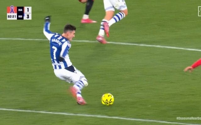 「これはエグ過ぎるロングシュート」年間ベストゴール級！久保建英の同僚、50m超の超絶ゴラッソに賛辞止まず「さすがに凄すぎる」