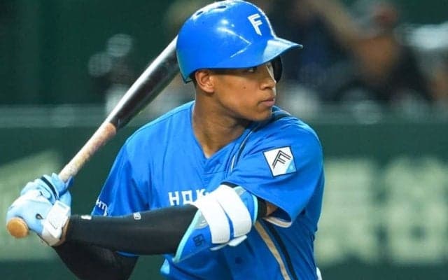 発表された限定ユニは「過去イチです」　万波は“独特表現”「仮面ライダーって感じ」