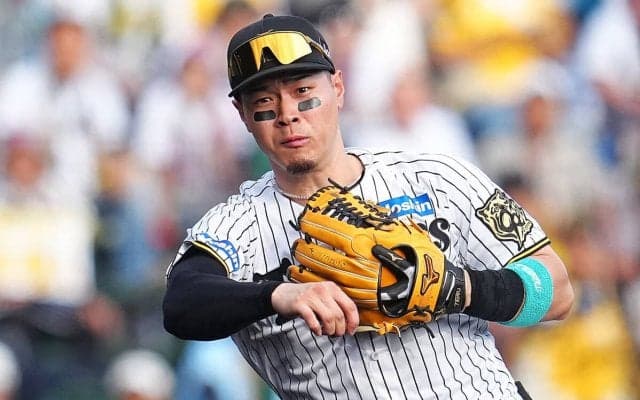 【プロ野球】なぜサトテルの守備は向上したのか？ 名手・荒木雅博が佐藤輝明のGG賞初受賞の理由を語る