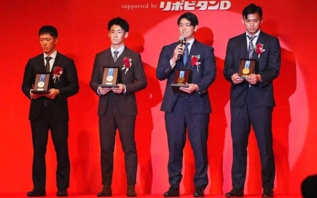 2冠王なのに「え？　おらん」　まさかの戦力外…NPBアワーズで発見した“最後の雄姿”