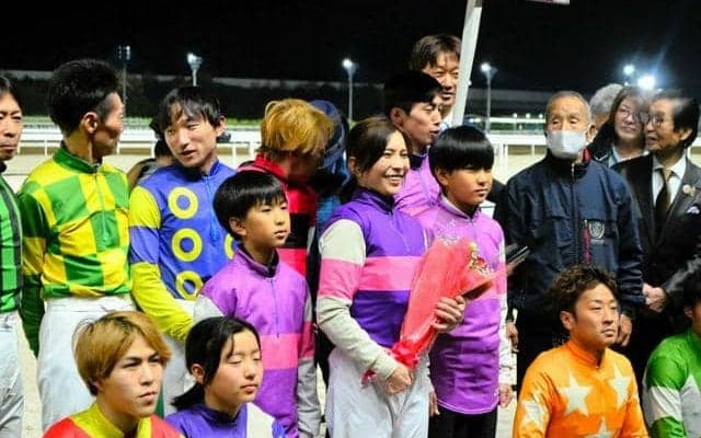 女性騎手で最多1382勝の宮下瞳騎手が引退　12月から調教師に