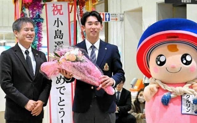 西武ドラフト1位の小島大河選手が故郷の神奈川県伊勢原市役所を訪問