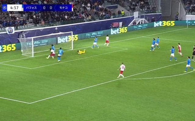 どこに怒れば… 南野拓実のゴールで“異変”「イラついてるな」“神ムーブ”に混乱→相手守備陣の様子がおかしくなる「キレキレやな」