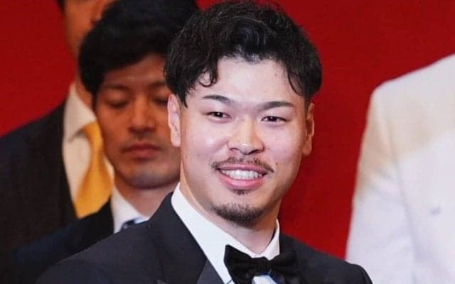 佐藤輝が身に着けた“超高級ブランド”が「凄い！」　特注の一品は「MVPにふさわしい」