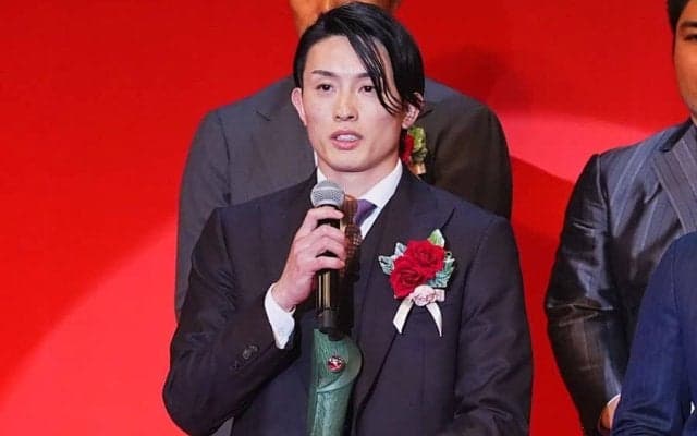 NPB授賞式で発見「色気やばすぎ」　優しい“神対応”も…虜のファン続出「何もかも完璧」