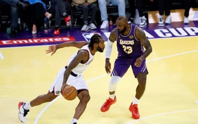 レイカーズ、NBAカップ専用コートが「競技不適合」に…マブス戦は通常仕様に変更へ