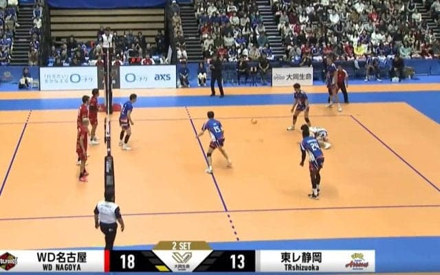 衝撃の“遅さ”  男子バレー、超スローサーブで絶妙すぎるノータッチエース アリーナどよめき