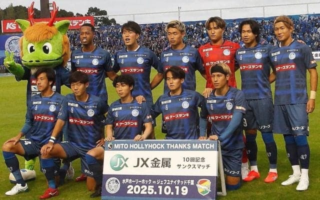 ｢感涙してしまう…｣大混戦のJ2を水戸が制す！J参入から26年｢J2の番人｣J1初昇格決定の瞬間！｢こんな日が来るなんてなぁ…｣他サポからも｢おめでとう水戸ちゃん！｣