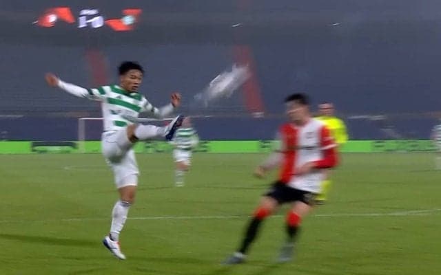 どうなってるの？日本代表MFの超技巧“ジャンピングループパス”に脚光「背中に目ついてる」「よく見つけた」ファン衝撃の芸術的アシスト