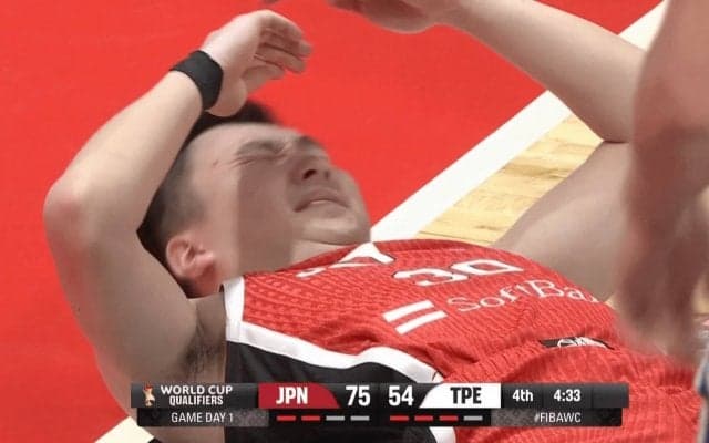 「何てことすんだ！」富永啓生が“出血”アクシデント…「アンスポだろ」「痛々しい…」顔面を手でブロックされファン激怒【バスケ日本代表】