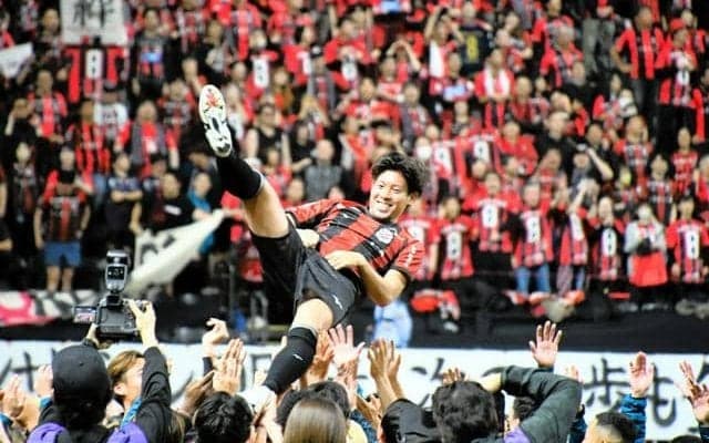 J2の北海道コンサが最終戦で快勝　引退の深井「監督として戻る」