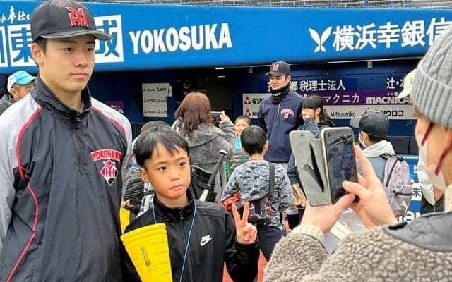 高校球児と野球楽しむ　子どもたちがハマスタで　横浜・奥村選手らも