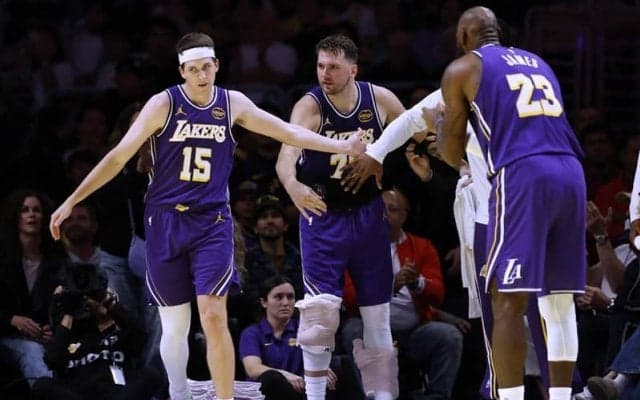 レブロンのチームで初…レイカーズのリーブスとドンチッチがマブス戦で35得点以上を奪取