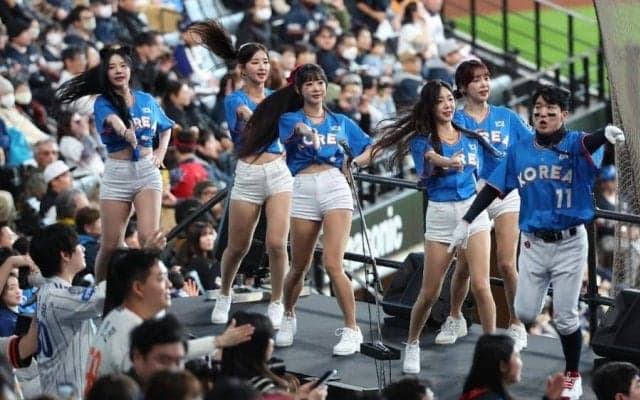 日韓OB戦で“超最強”コラボ実現　アイドルも参戦…球場彩るダンスに拍手喝采