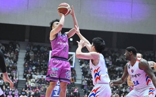 4度延長“クアドラプルオーバータイム”の激闘…B2福島が福岡を破り、クラブ記録更新の17連勝達成