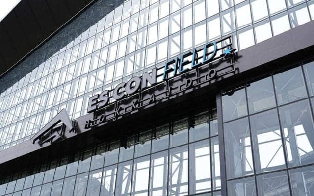 北海道に降臨した“ガチ勢美女”　中田翔氏と再会…SNS話題「エスコンにいたんだ」