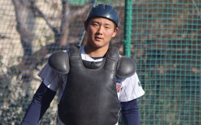 浦和学院が強豪・鶴岡東に快勝！プロ注目の超高校級捕手、左の強打者の活躍で変則サイドから点をもぎ取る【練習試合】