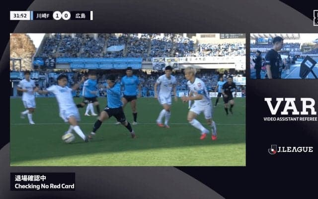 「理解できない判定…」川崎MFが“危険な踏みつけ”で広島MF悶絶「本人が退場を一番確信」「故意ではないだろうけど…」まさかのジャッジにSNS騒然