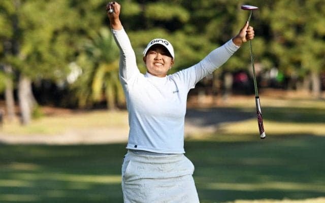 鈴木愛が最終戦Vでツアー22勝目　永久シードまであと8勝「理想としては35歳までに」