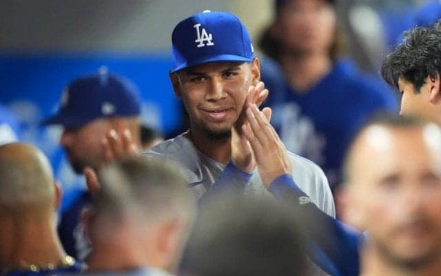 ドジャースに舞い込んだ朗報　23歳右腕のサプライズに彼女驚き「1000回イエスよ」