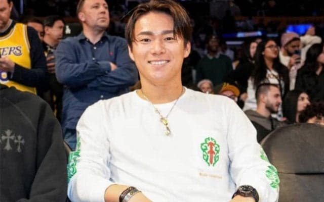 山本由伸、レイカーズ戦登場にLA熱狂　試合前には八村塁と2ショット…最前列で存在感