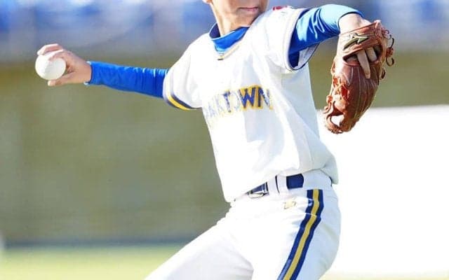 「腕を振れ」では伝わらない？　重要なグラブ側の肩…ボールの強さが変わる“胴体主導”