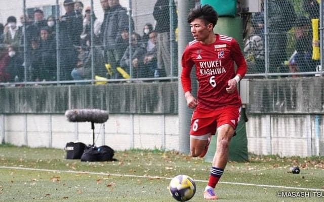 激動の1年の総決算はまだまだここから。流通経済大柏高校・増田大空がピッチに描く勝利へのアーチ　高円宮杯プレミアリーグEAST流通経済大柏高校×柏レイソルU-18マッチレビュー