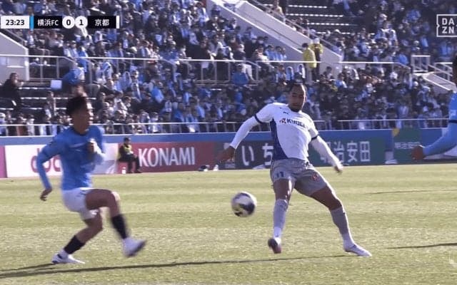 何だこの回転…京都FWが「天才すぎる」「マジですげえ」“驚愕ワンタッチパス”のアシストが話題「咄嗟に狙ったの？」
