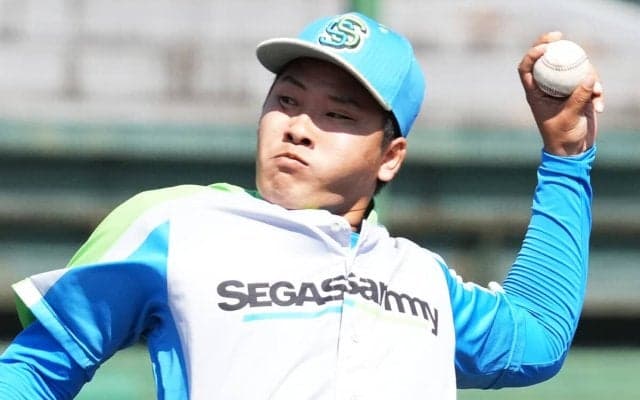 「だるま左腕」の奇跡　荘司宏太が七転び八起きで切り拓いたセ・リーグ新人王までの道のり
