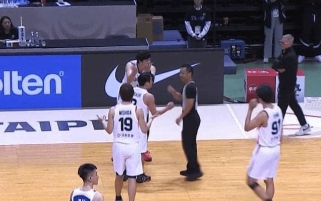 「えっ？ちょっと待って！」“衝撃ジャッジ”に日本代表SGが困惑…「謎の笛」「なんやこのお笑い判定」SNS大荒れで『テクニカルファウル』がトレンド入り【バスケＷ杯予選】