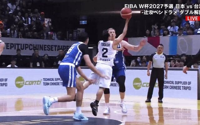 「リング見てないやん！」167cm富樫勇樹、211cmブロック攻略の“神フローターショット”「嫌な流れを一瞬で断ち切った」電光石火ドライブが話題【バスケ日本代表】