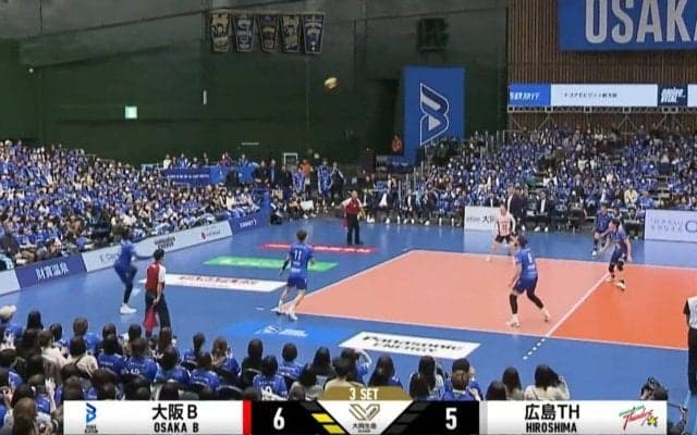 男子バレー、“背後”からの約12m超ロ～ングトスを完璧スパイク！ あまりの“美技”に会場大盛り上がり