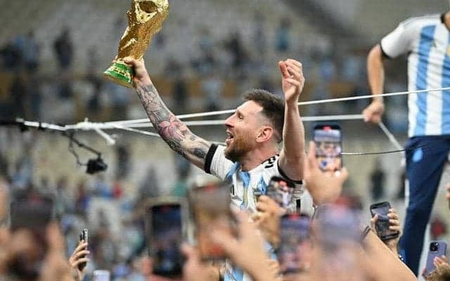 サッカーＷ杯放映権、電通が取得　「幅広い視聴者が応援できる」