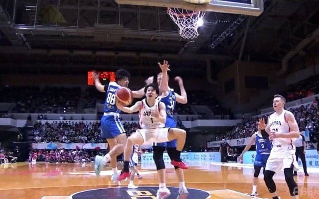 「マジで上手すぎる！」日本代表ガードの“魔術師ぶり”が話題「なんだ、ただのPG（ポイントゴッド）か」「齋藤拓実の実力が世に放たれた」バスケＷ杯予選で躍動