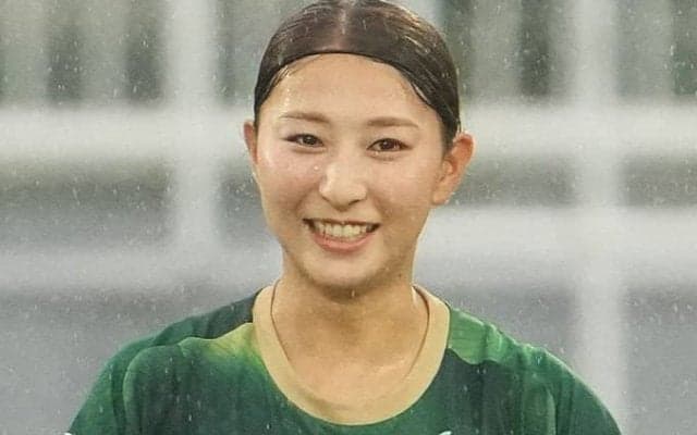 ｢美人すぎるて｣なでしこMF塩越柚歩、ミャンマー遠征オフショに横浜の夜景輝く“彼氏目線ショット”も公開