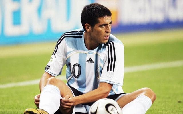 メッシが兄と慕ったアルゼンチンの先輩10番　全盛期のリケルメは「王様」だった