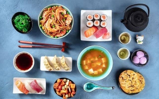 外食が多めのあなたへ！ダイエット中でも安心なメニューの選び方