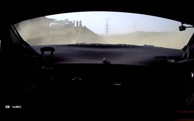 世界ラリー「同じ場所、同じ瞬間に」2車連続“迷子になる”まさかの珍プレー「これはわかりづらい」ファンも同情