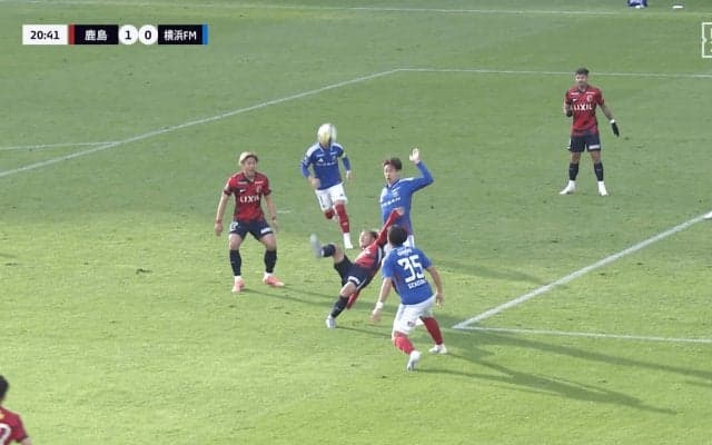 嘘だろ！？鹿島MFが「キャプテン翼やん」「ファンタジスタだ」ミス帳消しのスーパーアシストにファン驚愕「執念でカバー」