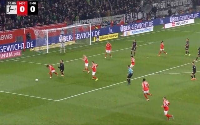 もうワケわからん！佐野海舟に「ドン引き」驚異の“爆速スプリント”→理解不能すぎる“ボール奪取”「運動量エグい」