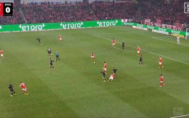 どうした…！？ 佐野海舟が倒れてイライラ… まさかの展開「これは技術」相手のファウルを誘う“巧みなプレー”「上手すぎる」