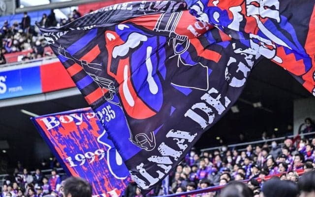 ｢だいぶ攻めたね〜｣FC東京が“炎”＆“稲妻”モチーフの百年構想リーグ特別ユニフォーム発表！ 従来のストライプデザインの枠を超えて“情熱”を表現｢2nd好みすぎる｣