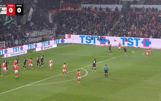 スタジアム騒然！ 佐野海舟、“高精度アーリークロス”炸裂「絶妙すぎる」ゴール前の密集地帯に“爆速キック”「エグい」「綺麗なボール」