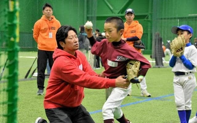 部活動の地域移行後もスポーツ続けて 元プロ野球選手らが兵庫で指導