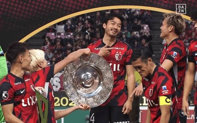 鹿島が真顔スルー芸！鈴木優磨が指名した“森脇芸担当”は？「優磨さんがめちゃくちゃ悪い顔してた」９年ぶり優勝で爆笑セレモニー