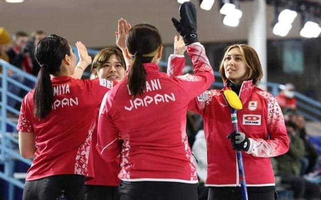 カーリング日本女子、局面打開の一投で2連勝発進　五輪最終予選