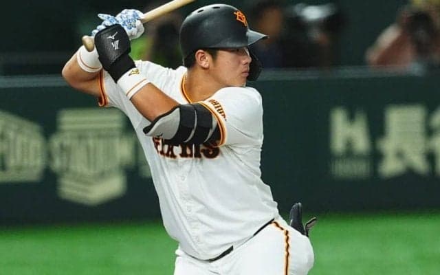 異国で無双する巨人19歳「なんで入んだよ」　軽々フェンス奥まで…SNS騒然「岡本の後釜」