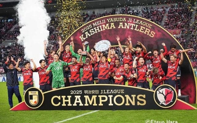 常勝軍団・鹿島を復活させた2人！抱き合った新旧の指揮官！最後まで戦い続けた優磨！観客席を赤く染めたサポーターたち！茨城県はJ1、J2同時優勝！